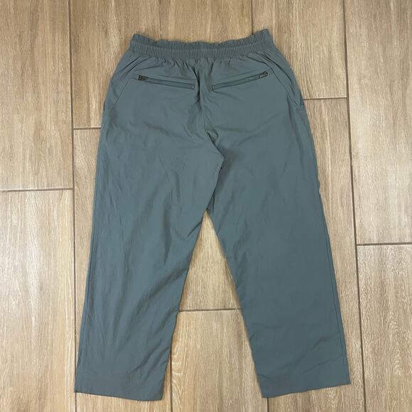 Athleta Trekkie Straight Crop Pants Size 8 Gray Nylon Stretch Hiking Travel - Picture 2 of 10